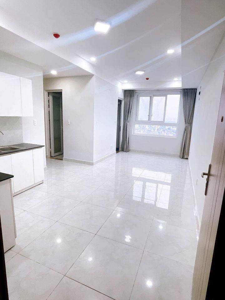chính chủ bán nhanh căn hộ quận 8 ngay chân cầu Nguyễn Tri Phương 62m 2pn giá 2 tỷ 750